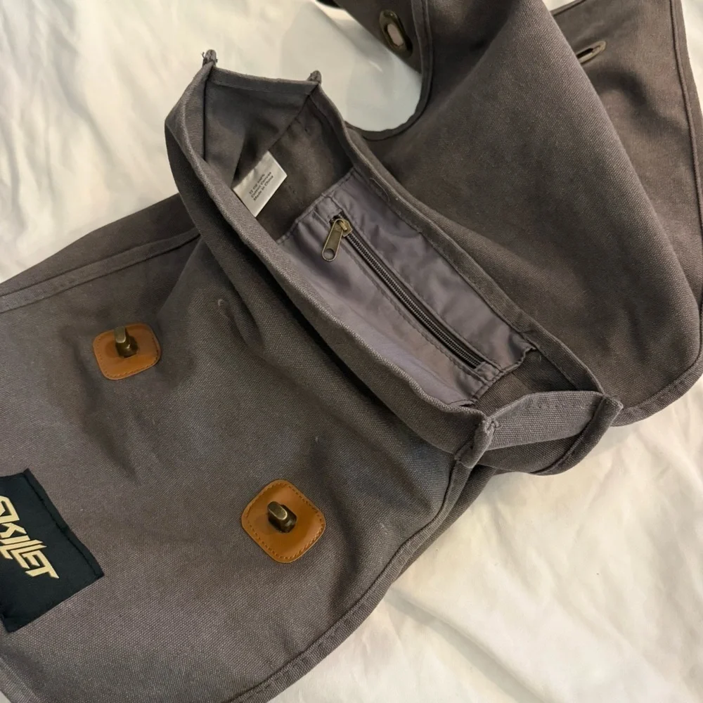 NWOT Skillet Branded Crossbody Messenger Bag Rare